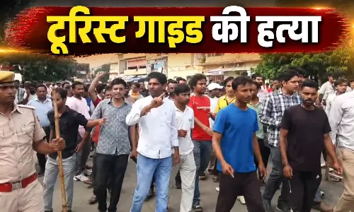 बाजार बंद, चाकूबाजी में टूरिस्ट गाइड की मौत के बाद लोगों में भारी आक्रोश