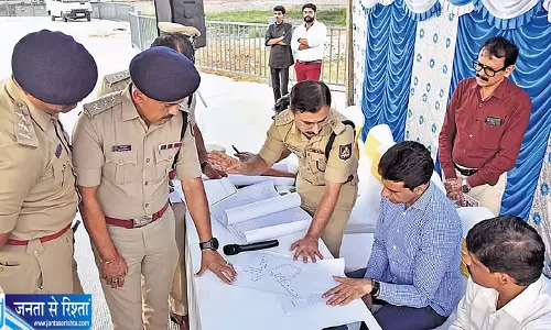 गणेश विसर्जन को लेकर हलसुरु झील कल्याणी में तैयारियां पूरी गणेश विसर्जन को लेकर हलसुरु झील कल्याणी में तैयारियां पूरी