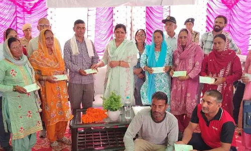 Hamirpur नदौन में 194 लाभार्थियों को राहत राशि