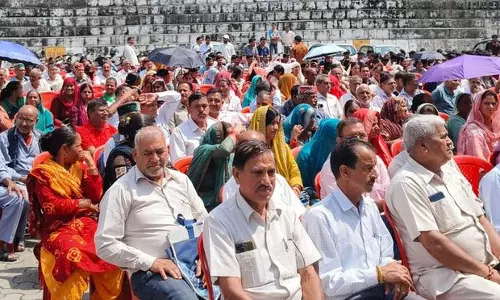 जोगिंदरनगर में हर्बल सेंटर शिफ्टिंग का विरोध जोगिंदरनगर में हर्बल सेंटर शिफ्टिंग का विरोध