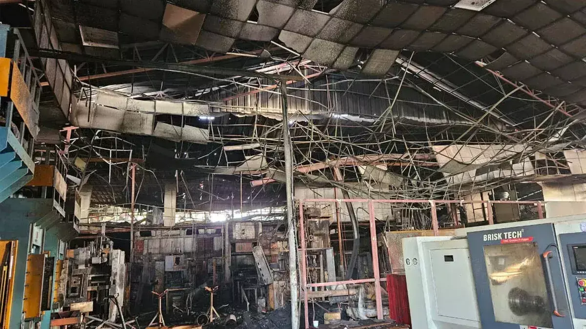 त्रिशूर नेशनल हाईवे: कंपनी में भीषण आग, लाखों का नुकसान
