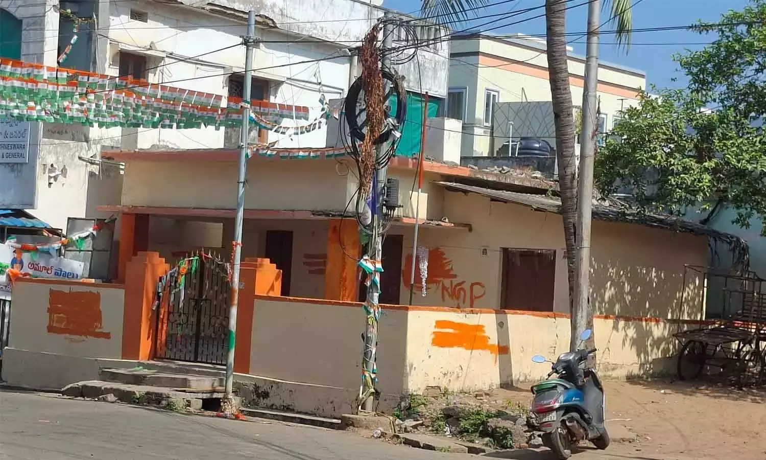 Andhra: कम्युनिटी बिल्डिंग को कब्ज़े करने वालों से बचाने की अपील Andhra: कम्युनिटी बिल्डिंग को कब्ज़े करने वालों से बचाने की अपील