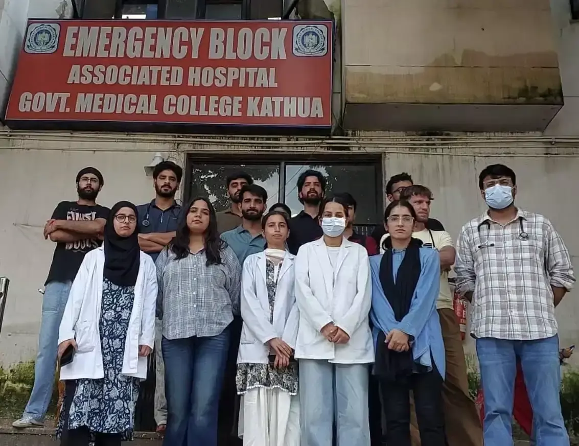 Kathua: आठवें दिन भी हड़ताल पर इंटर्न डॉक्टर, कैंडल मार्च निकालकर जताया आक्रोश Kathua: आठवें दिन भी हड़ताल पर इंटर्न डॉक्टर, कैंडल मार्च निकालकर जताया आक्रोश