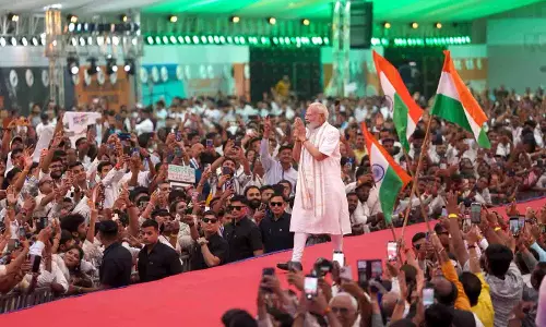 PM मोदी के कार्यक्रम से पहले 2 संदिग्ध हिरासत में, PMO का फेक आईडी और गन बरामद