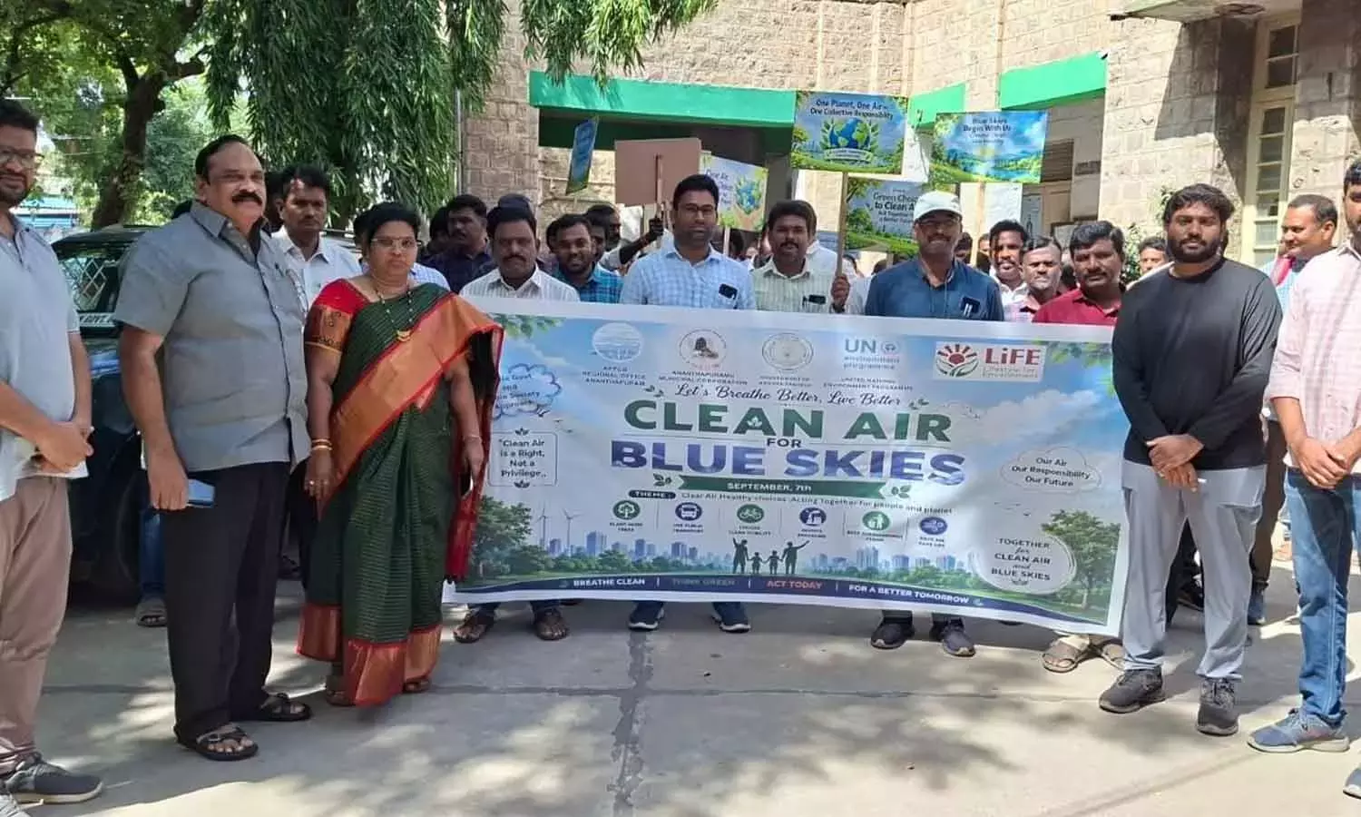 Andhra: नीले आसमान के लिए स्वच्छ हवा दिवस के मौके पर जागरूकता रैली निकाली गई Andhra: नीले आसमान के लिए स्वच्छ हवा दिवस के मौके पर जागरूकता रैली निकाली गई