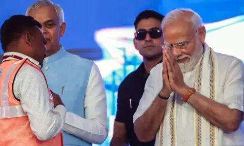 पीएम मोदी की रैली से पहले मुंबई में सुरक्षा चूक की कोशिश, BKC में दो संदिग्ध हिरासत में पीएम मोदी की रैली से पहले मुंबई में सुरक्षा चूक की कोशिश, BKC में दो संदिग्ध हिरासत में