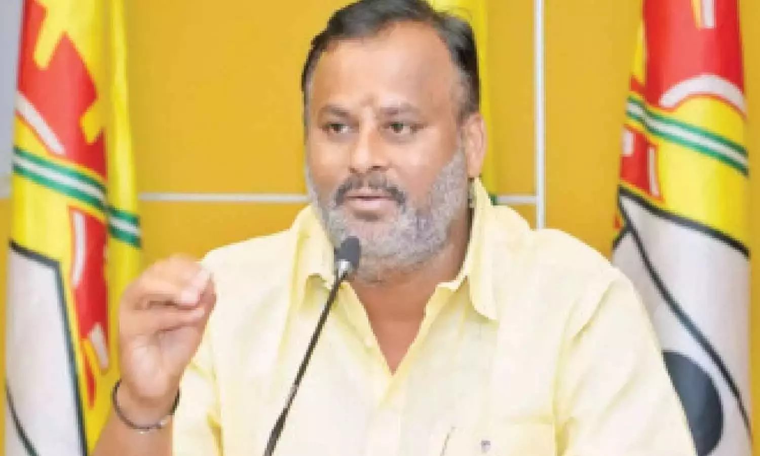 मंत्री रामप्रसाद ने मेगा डीएससी अपमान पर वाईएसआरसीपी की आलोचना की मंत्री रामप्रसाद ने मेगा डीएससी अपमान पर वाईएसआरसीपी की आलोचना की