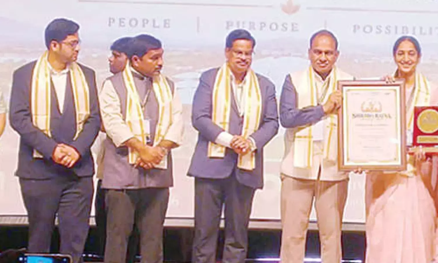 Telangana: केएलआर ग्रुप चेयरपर्सन को शिक्षा रत्न पुरस्कार