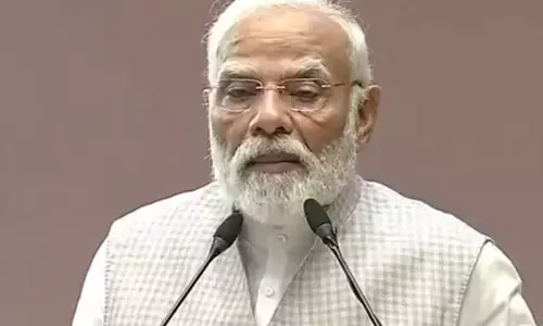 मुंबई कार्यक्रम से 2 घंटे पहले पकड़ा गया संदिग्ध, PMO अफसर बनकर पहुंचा था...
