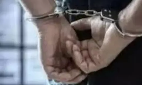 पत्नी ने प्रेमी संग मिलकर कराई पति की हत्या, चार गिरफ्तार पत्नी ने प्रेमी संग मिलकर कराई पति की हत्या, चार गिरफ्तार