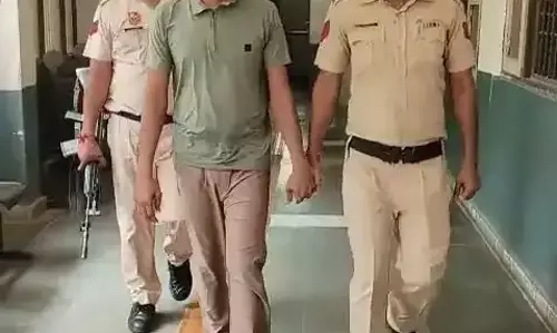 Nuh: झपटमारी केस में दोषी को पांच साल की कैद, 30 हजार जुर्माना Nuh: झपटमारी केस में दोषी को पांच साल की कैद, 30 हजार जुर्माना
