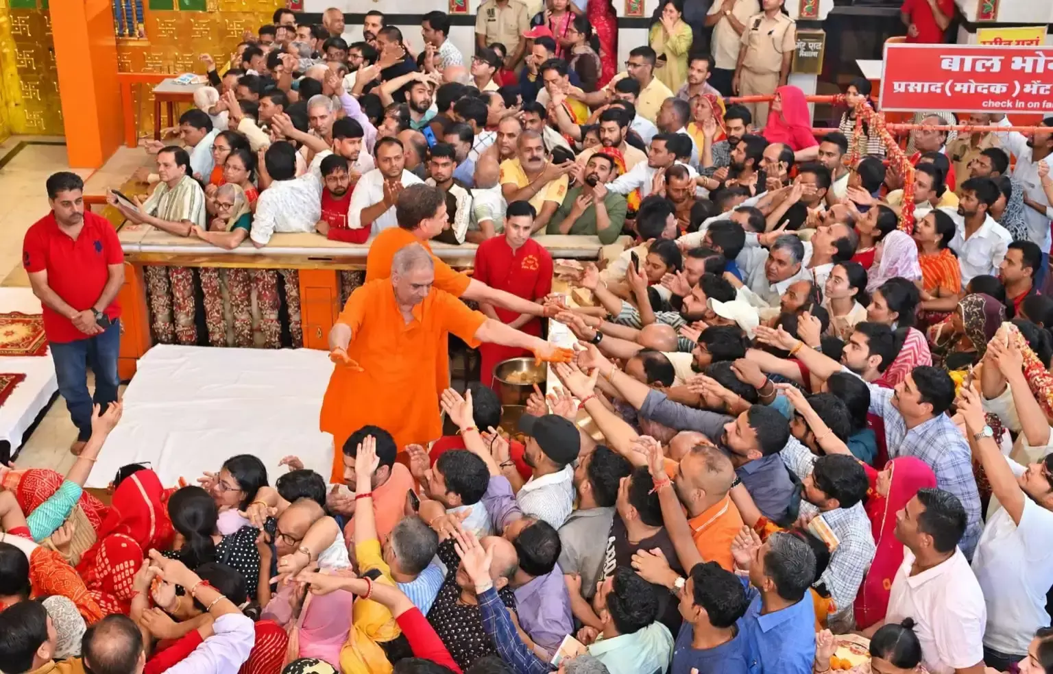 Jaipur: छोटी काशी में गणपति के जयकारों के बीच हुआ पंचामृत अभिषेक Jaipur: छोटी काशी में गणपति के जयकारों के बीच हुआ पंचामृत अभिषेक