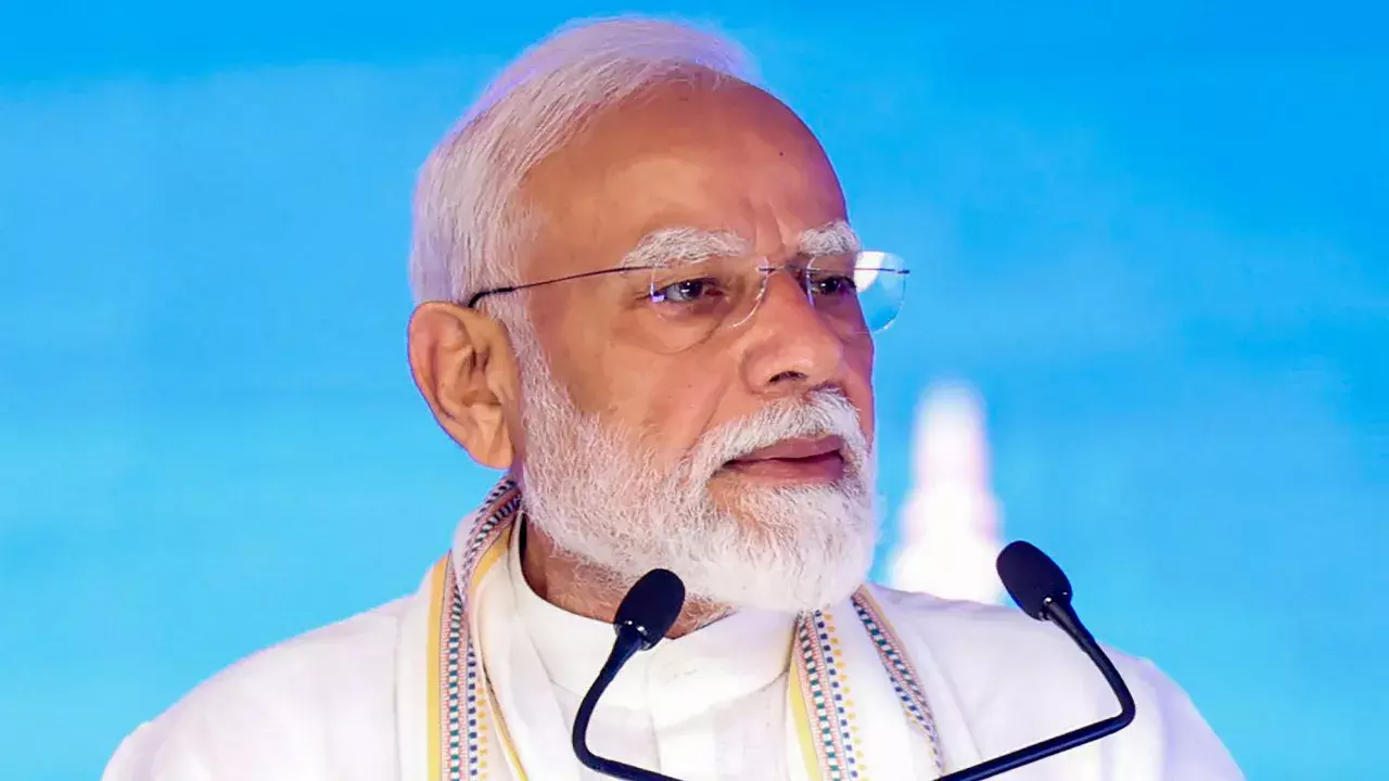 PMO का फर्जी अधिकारी गिरफ्तार: मुंबई में पीएम के दौरे से ठीक पहले गन जब्त