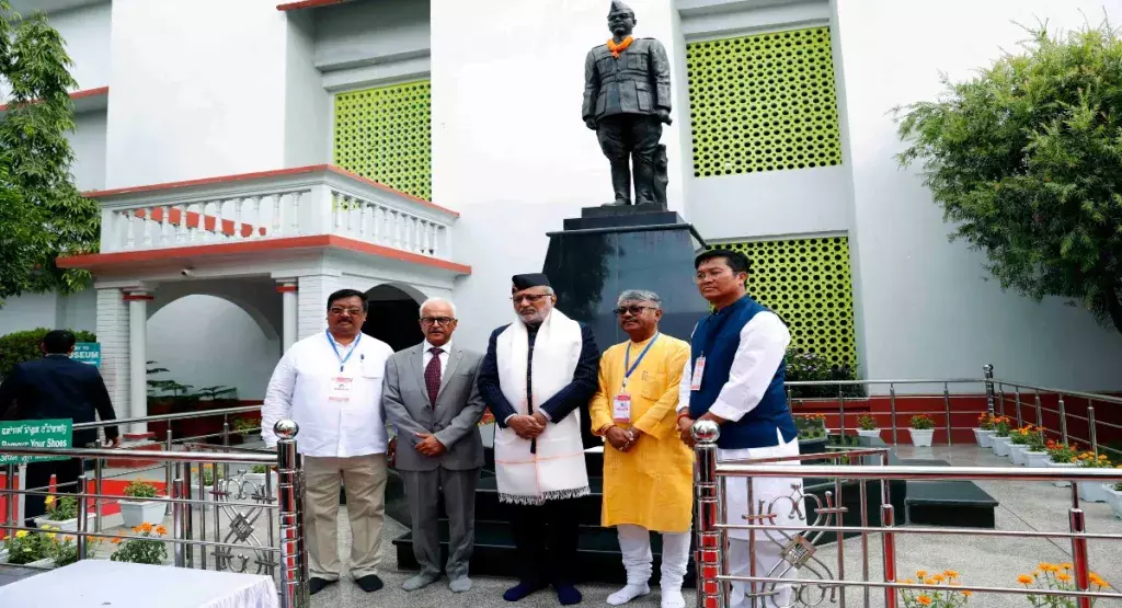 INA म्यूज़ियम पहुंचे उपराष्ट्रपति: वीरों की शहादत को किया नमन INA म्यूज़ियम पहुंचे उपराष्ट्रपति: वीरों की शहादत को किया नमन