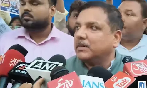 प्रयागराज में AAP सांसद संजय सिंह का बयान, बोले- शिक्षा और रोजगार अब बड़े मुद्दे बन चुके हैं प्रयागराज में AAP सांसद संजय सिंह का बयान, बोले- शिक्षा और रोजगार अब बड़े मुद्दे बन चुके हैं
