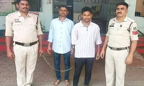 नशे के कारोबार का खुलासा, 416 नशीले कैप्सूल के साथ दो आरोपी गिरफ्तार नशे के कारोबार का खुलासा, 416 नशीले कैप्सूल के साथ दो आरोपी गिरफ्तार