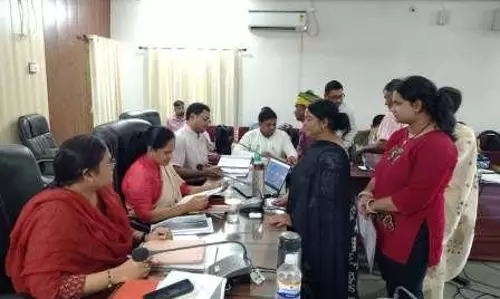 जनदर्शन में उमड़ी फरियादों की कतार, कलेक्टर संतन देवी जांगड़े ने गंभीरता से सुनी समस्याएं जनदर्शन में उमड़ी फरियादों की कतार, कलेक्टर संतन देवी जांगड़े ने गंभीरता से सुनी समस्याएं