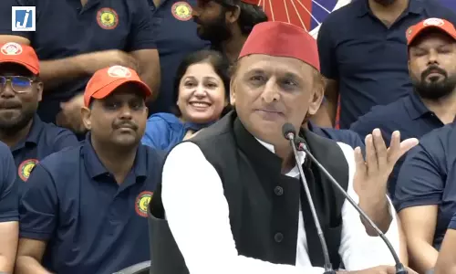 अखिलेश यादव का भाजपा पर हमला, बोले- बुनियादी मुद्दों पर चुनाव लड़ें, राजनीति का स्तर न गिराएं अखिलेश यादव का भाजपा पर हमला, बोले- बुनियादी मुद्दों पर चुनाव लड़ें, राजनीति का स्तर न गिराएं