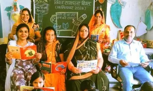 एक दीप साक्षरता के नाम साक्षरता के प्रति जन-जन में जागरूकता का संदेश देने साक्षरता दीप जलाया गया