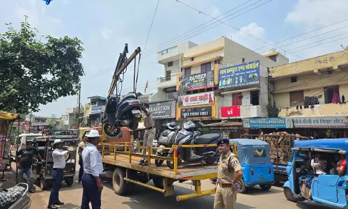 नो-एंट्री में घुसे भारी वाहनों पर ट्रैफिक पुलिस का शिकंजा, 7 पर चालानी कार्रवाई