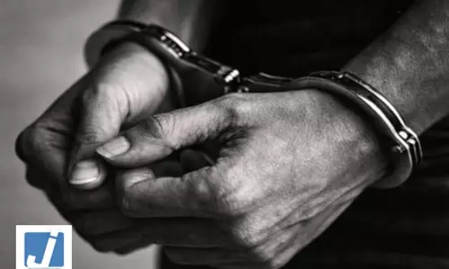 भ्रष्टाचार पर निगरानी का शिकंजा, एक दिन में तीन रिश्वतखोर गिरफ्तार भ्रष्टाचार पर निगरानी का शिकंजा, एक दिन में तीन रिश्वतखोर गिरफ्तार
