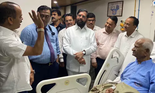 डिप्टी CM एकनाथ शिंदे ने अन्ना हजारे से की मुलाकात, अस्पताल पहुंचकर जाना हालचाल
