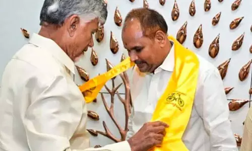 आंध्र की सियासत में बड़ा बदलाव, YSRCP जिला अध्यक्ष ने थामा TDP का हाथ
