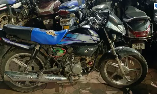 घूमने गए थे औरापानी, लौटे तो गायब मिली बाइक; पुलिस ने ऐसे सुलझाया मामला