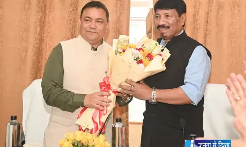 शिलॉन्ग में दोनों राज्यों की बैठक, यात्रियों और वाहनों की सुरक्षा पर फोकस शिलॉन्ग में दोनों राज्यों की बैठक, यात्रियों और वाहनों की सुरक्षा पर फोकस