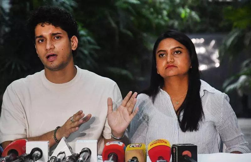 इमारत हादसे में 1 करोड़ मुआवजे की मांग इमारत हादसे में 1 करोड़ मुआवजे की मांग