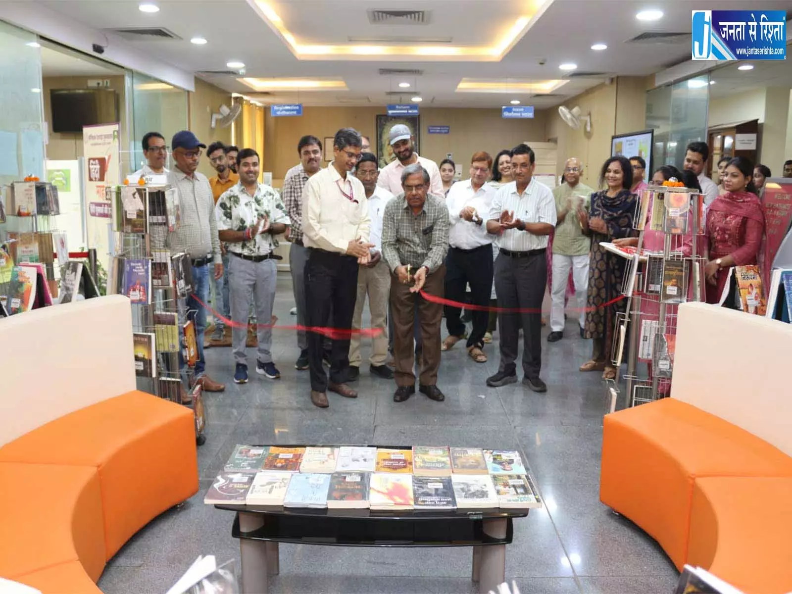 तकनीकी छात्रों के बीच हिंदी साहित्य की नई पहल IIT-BHU में पुस्तक प्रदर्शनी शुरू तकनीकी छात्रों के बीच हिंदी साहित्य की नई पहल IIT-BHU में पुस्तक प्रदर्शनी शुरू