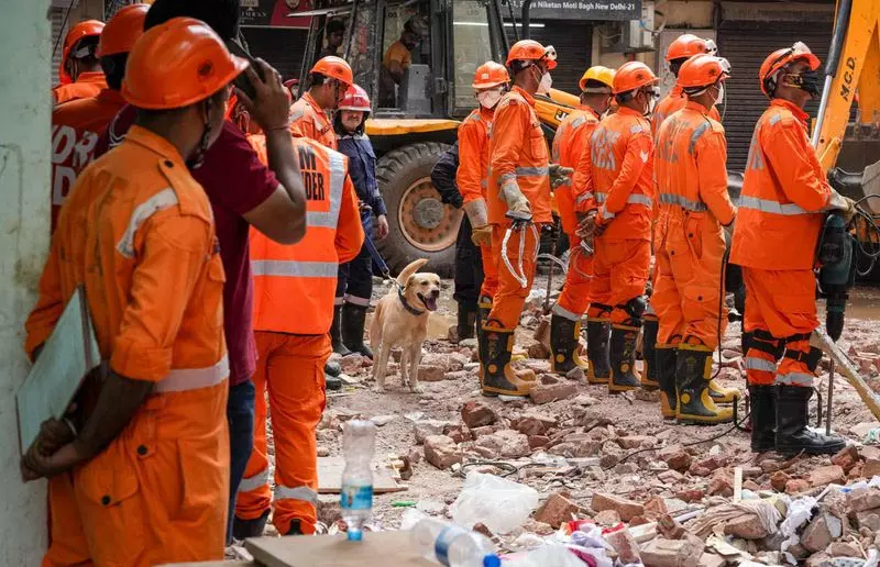 Delhi में 27 घंटे चला छात्रों को बचाने का ऑपरेशन Delhi में 27 घंटे चला छात्रों को बचाने का ऑपरेशन
