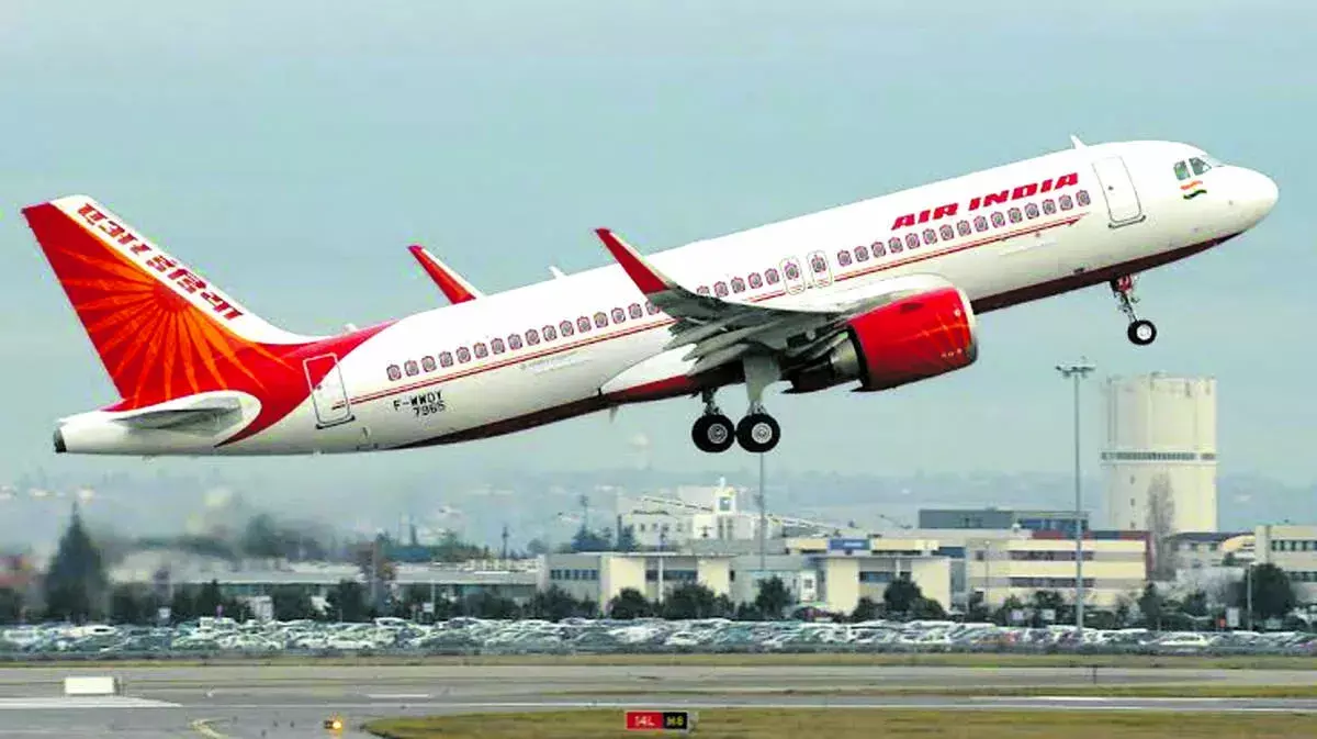 ओणम के बाद फ्लाइट्स में भारी भीड़: गल्फ रूट पर बढ़ा हवाई किराया ओणम के बाद फ्लाइट्स में भारी भीड़: गल्फ रूट पर बढ़ा हवाई किराया