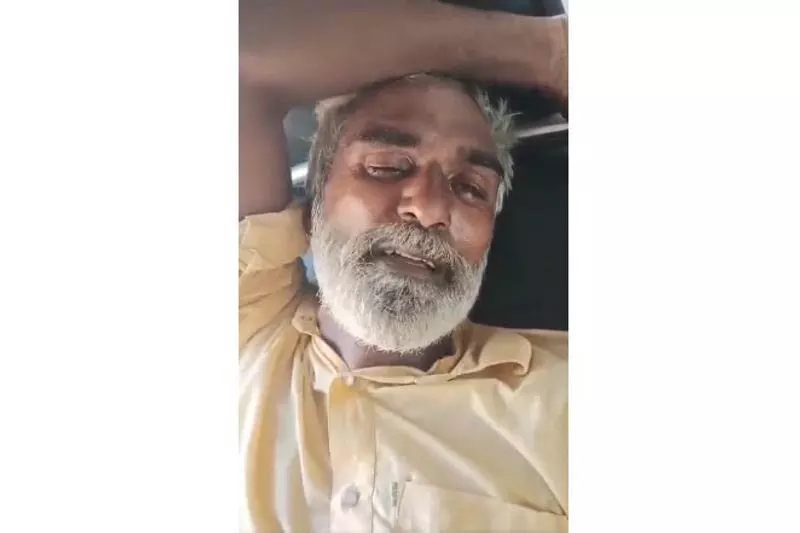 ज़हर खाने से किसान की मौत, परिवार ने लगाया आरोप ज़हर खाने से किसान की मौत, परिवार ने लगाया आरोप