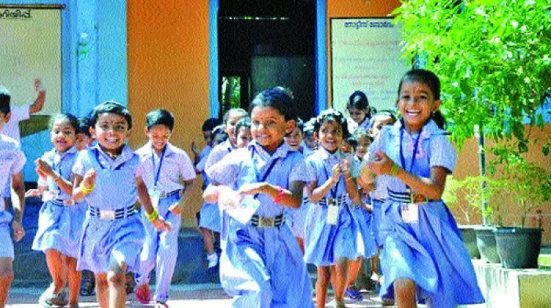 Telangana: ग्रामीण लड़कियां उच्च शिक्षा में बेहतरीन प्रदर्शन कर रही हैं और पुरस्कार जीत रही हैं Telangana: ग्रामीण लड़कियां उच्च शिक्षा में बेहतरीन प्रदर्शन कर रही हैं और पुरस्कार जीत रही हैं