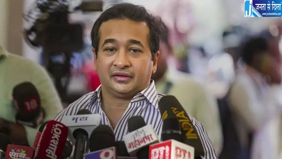 गरबा-डांडिया में एंट्री को लेकर महाराष्ट्र में सियासत तेज गरबा-डांडिया में एंट्री को लेकर महाराष्ट्र में सियासत तेज