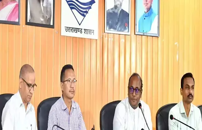 Dehradun: उत्तराखंड में मतदाता सूची को लेकर बड़ा अपडेट, 3 अक्टूबर को अंतिम सूची Dehradun: उत्तराखंड में मतदाता सूची को लेकर बड़ा अपडेट, 3 अक्टूबर को अंतिम सूची