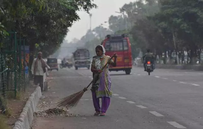 हरियाणा: हिसार, जिंद में 18 सफाई कर्मचारियों पर कार्रवाई हरियाणा: हिसार, जिंद में 18 सफाई कर्मचारियों पर कार्रवाई