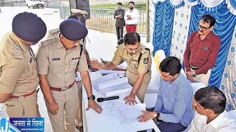 गणेश विसर्जन को लेकर हलसुरु झील कल्याणी में तैयारियां पूरी गणेश विसर्जन को लेकर हलसुरु झील कल्याणी में तैयारियां पूरी