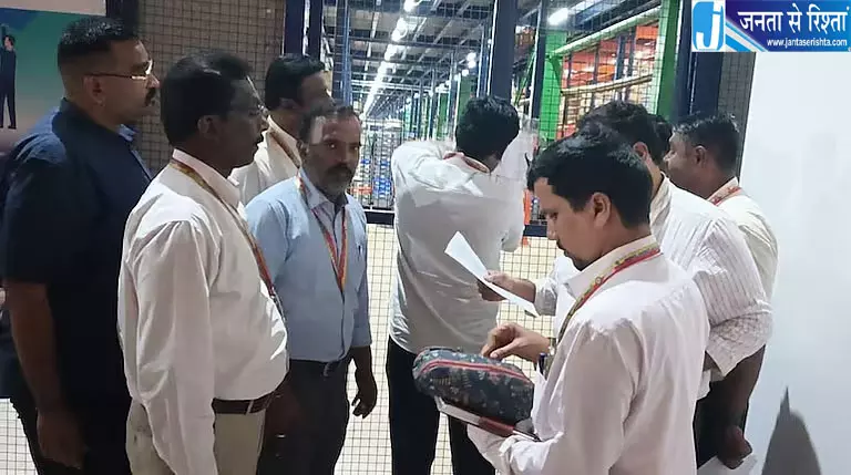 बेंगलुरु में Amazon और Swiggy Instamart सेंटर पर छापेमारी बेंगलुरु में Amazon और Swiggy Instamart सेंटर पर छापेमारी