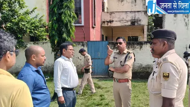 कस्तूरबा विद्यालय में बड़ी लापरवाही, तीन छात्राओं ने गलती से पी लिया फिनाइल; हालत गंभीर कस्तूरबा विद्यालय में बड़ी लापरवाही, तीन छात्राओं ने गलती से पी लिया फिनाइल; हालत गंभीर