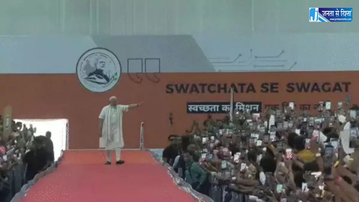 Y-आकार मंच पर PM मोदी का नया अंदाज, युवाओं से सीधा संवाद Y-आकार मंच पर PM मोदी का नया अंदाज, युवाओं से सीधा संवाद