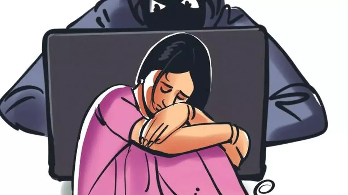 मॉर्फिंग के बढ़ते मामले: केरल में माँ-बहनें भी बन रहीं शिकार मॉर्फिंग के बढ़ते मामले: केरल में माँ-बहनें भी बन रहीं शिकार
