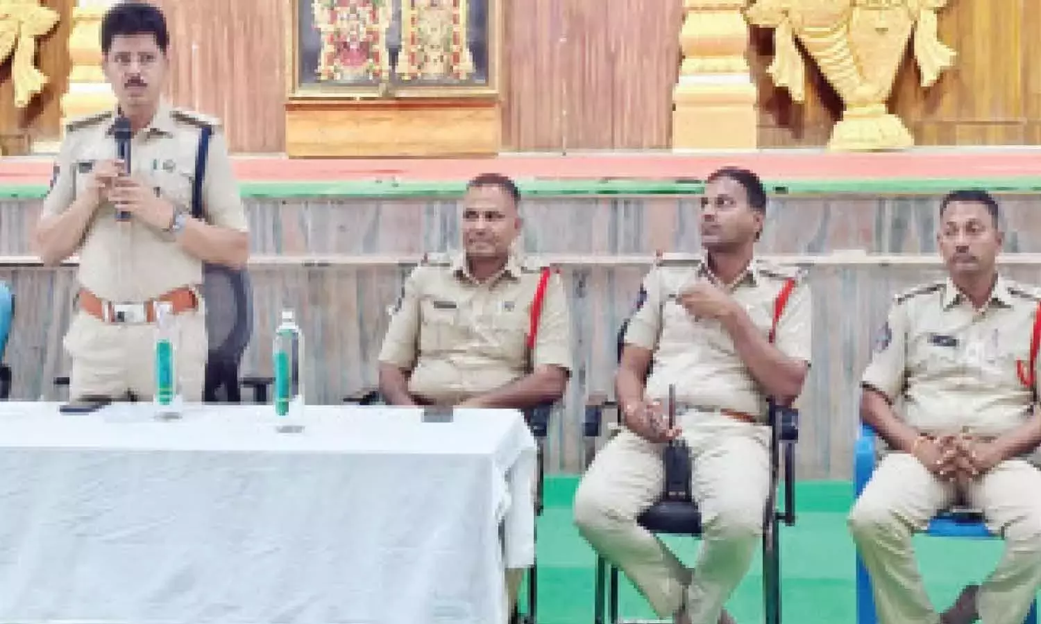 Andhra: ब्रह्मोत्सव से पहले तिरुमाला पुलिस ने सुरक्षा इंतज़ाम कड़े किए Andhra: ब्रह्मोत्सव से पहले तिरुमाला पुलिस ने सुरक्षा इंतज़ाम कड़े किए