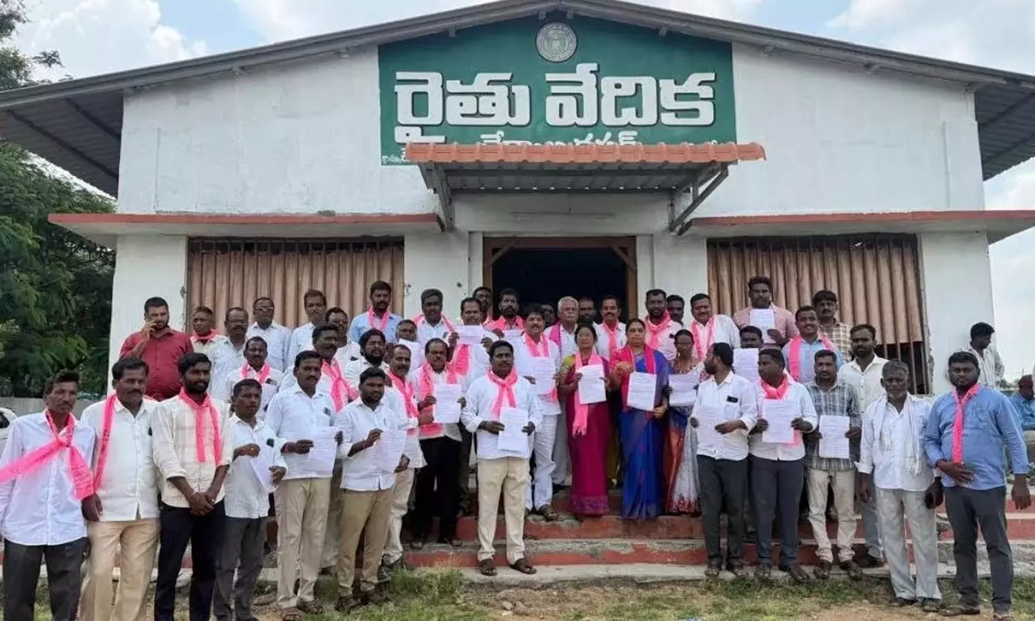 Telangana: विधानसभा की घटना को लेकर वारंगल में BRS का विरोध-प्रदर्शन Telangana: विधानसभा की घटना को लेकर वारंगल में BRS का विरोध-प्रदर्शन