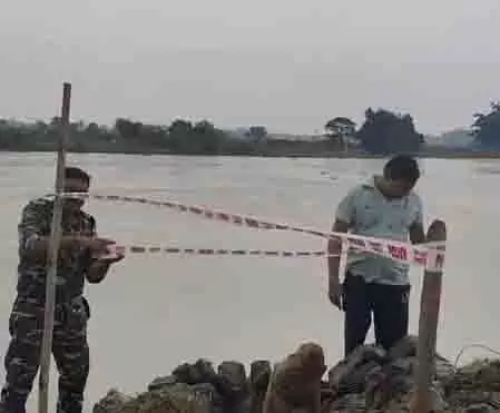 पश्चिम बंगाल: बांकुड़ा में दामोदर नदी किनारे मिला द्वितीय विश्व युद्ध का मोर्टार शेल, सेना को दी गई सूचना पश्चिम बंगाल: बांकुड़ा में दामोदर नदी किनारे मिला द्वितीय विश्व युद्ध का मोर्टार शेल, सेना को दी गई सूचना