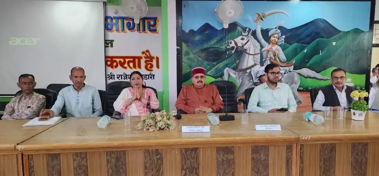 Pauri Garhwal: कार्यालयों के चक्कर से मिलेगी राहत, बीरोंखाल में श्रमिक पंजीकरण शिविर Pauri Garhwal: कार्यालयों के चक्कर से मिलेगी राहत, बीरोंखाल में श्रमिक पंजीकरण शिविर