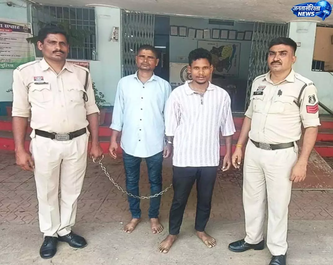 नशे के कारोबार का खुलासा, 416 नशीले कैप्सूल के साथ दो आरोपी गिरफ्तार नशे के कारोबार का खुलासा, 416 नशीले कैप्सूल के साथ दो आरोपी गिरफ्तार