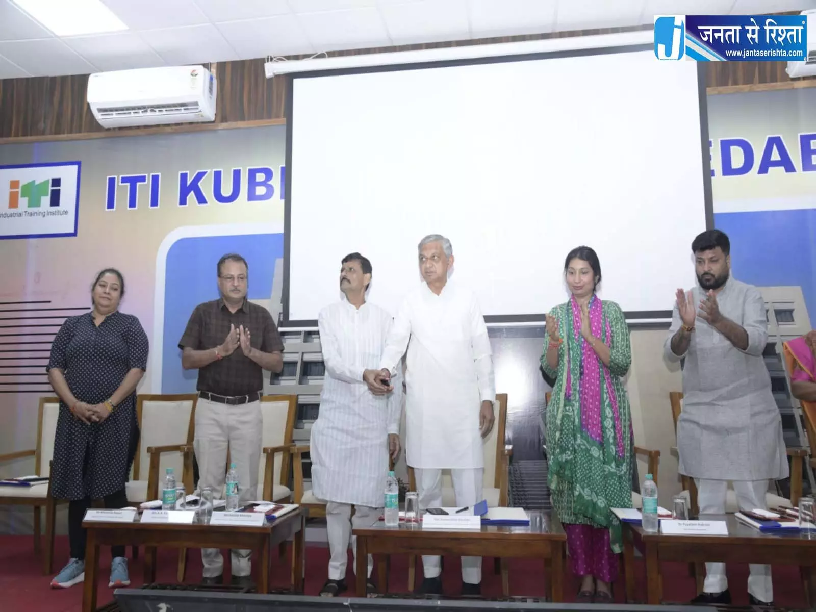 गुजरात सरकार की नई पहल ITI छात्रों को मिलेगी यूनिफॉर्म सहायता योजना की सुविधा गुजरात सरकार की नई पहल ITI छात्रों को मिलेगी यूनिफॉर्म सहायता योजना की सुविधा