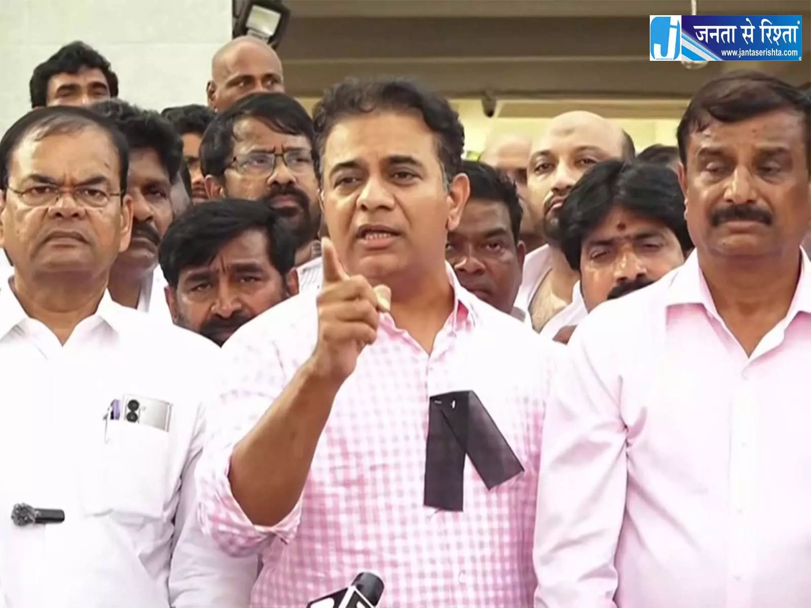 तेलंगाना विवाद में KTR का बड़ा बयान, कांग्रेस सरकार पर साधा निशाना तेलंगाना विवाद में KTR का बड़ा बयान, कांग्रेस सरकार पर साधा निशाना